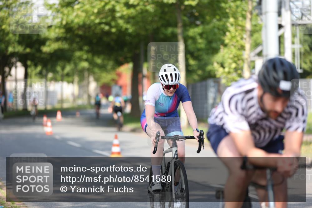 10.08.2025 - GEWOBA Citytriathlon Bremen Yannick Fuchs http://msf.ph/oto/8541580 10.08.2025 10:37:39 Radfahren 33, 49, 75, 123, 219, 375, 455, 474, 485, 501 meine-sportfotos.de