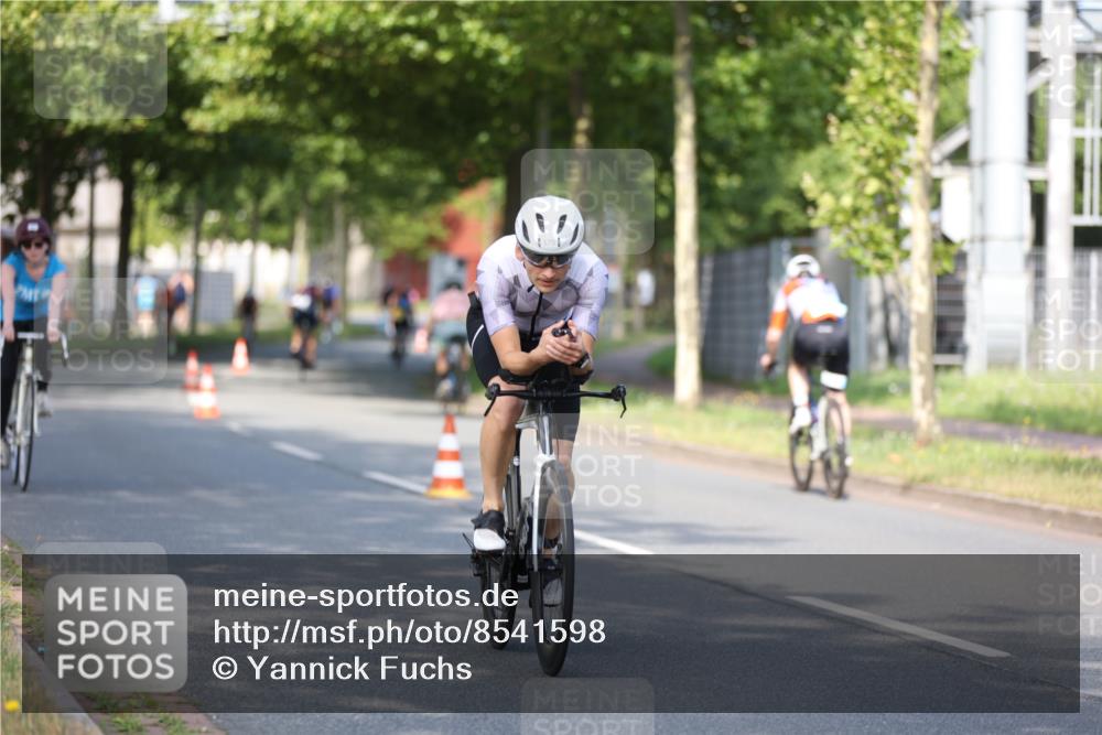 10.08.2025 - GEWOBA Citytriathlon Bremen Yannick Fuchs http://msf.ph/oto/8541598 10.08.2025 10:37:43 Radfahren 33, 49, 69, 75, 123, 219, 375, 402, 458, 474, 485, 501 meine-sportfotos.de