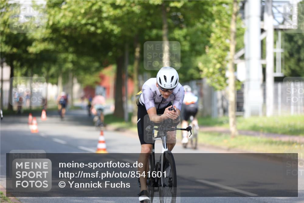 10.08.2025 - GEWOBA Citytriathlon Bremen Yannick Fuchs http://msf.ph/oto/8541601 10.08.2025 10:37:44 Radfahren 33, 49, 69, 75, 123, 219, 375, 402, 458, 474, 485, 501 meine-sportfotos.de