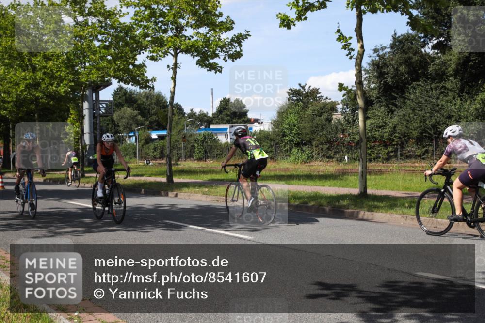 10.08.2025 - GEWOBA Citytriathlon Bremen Yannick Fuchs http://msf.ph/oto/8541607 10.08.2025 14:29:37 Radfahren 117, 179, 206, 212, 226, 351, 365, 373, 405, 466, 487, 517 meine-sportfotos.de