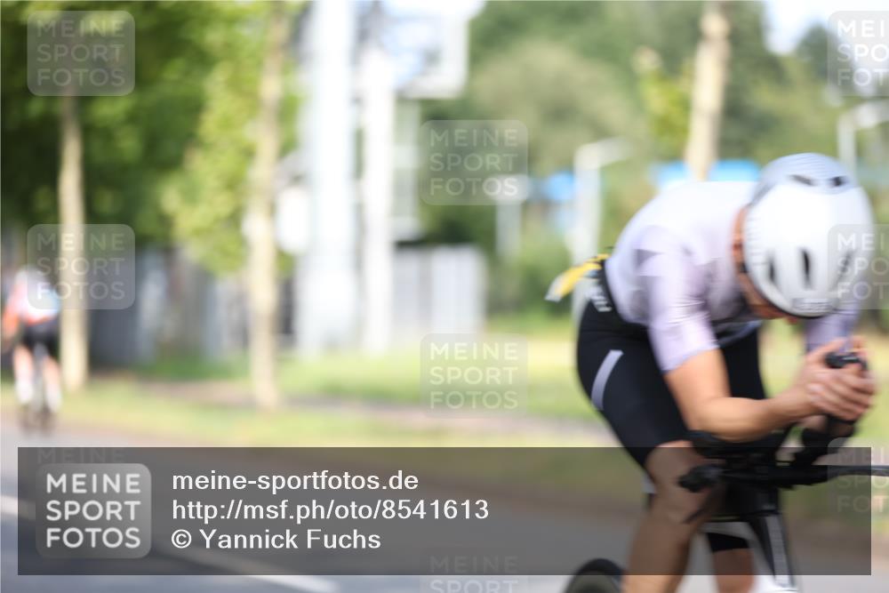 10.08.2025 - GEWOBA Citytriathlon Bremen Yannick Fuchs http://msf.ph/oto/8541613 10.08.2025 10:37:44 Radfahren 33, 49, 69, 75, 123, 219, 375, 402, 458, 474, 485, 501 meine-sportfotos.de