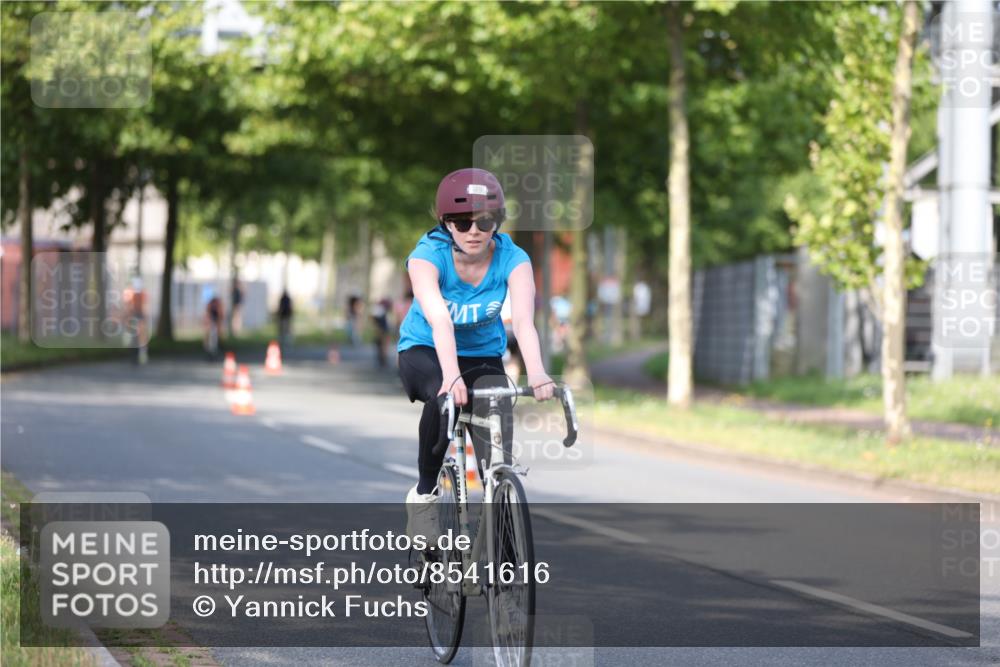 10.08.2025 - GEWOBA Citytriathlon Bremen Yannick Fuchs http://msf.ph/oto/8541616 10.08.2025 10:37:45 Radfahren 33, 49, 69, 75, 123, 219, 375, 402, 458, 474, 485, 501 meine-sportfotos.de