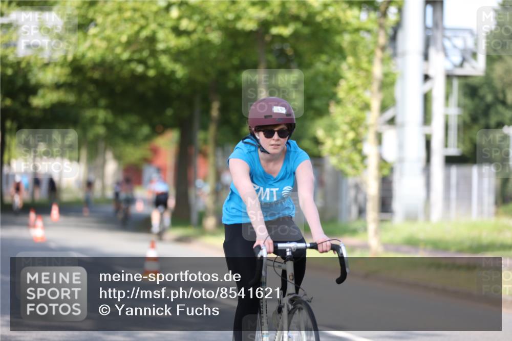 10.08.2025 - GEWOBA Citytriathlon Bremen Yannick Fuchs http://msf.ph/oto/8541621 10.08.2025 10:37:45 Radfahren 33, 49, 69, 75, 123, 219, 375, 402, 458, 474, 485, 501 meine-sportfotos.de