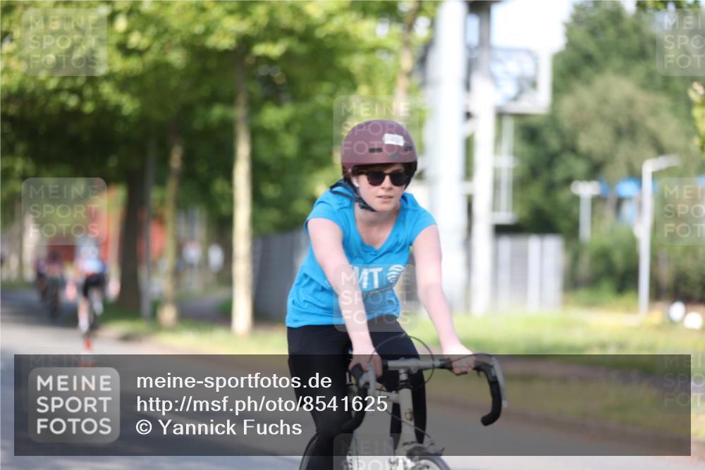 10.08.2025 - GEWOBA Citytriathlon Bremen Yannick Fuchs http://msf.ph/oto/8541625 10.08.2025 10:37:46 Radfahren 33, 49, 69, 75, 123, 219, 375, 402, 458, 474, 485, 501 meine-sportfotos.de