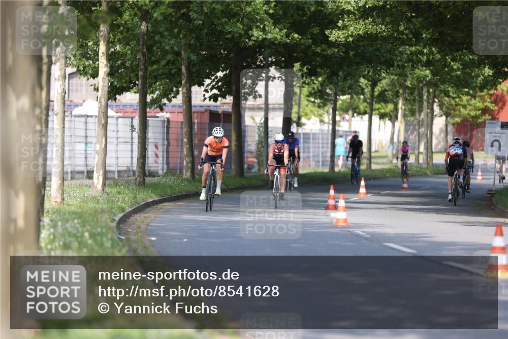 10.08.2025 - GEWOBA Citytriathlon Bremen Yannick Fuchs http://msf.ph/oto/8541628 10.08.2025 10:37:47 Radfahren 33, 49, 69, 75, 123, 219, 375, 402, 458, 474, 485, 501 meine-sportfotos.de