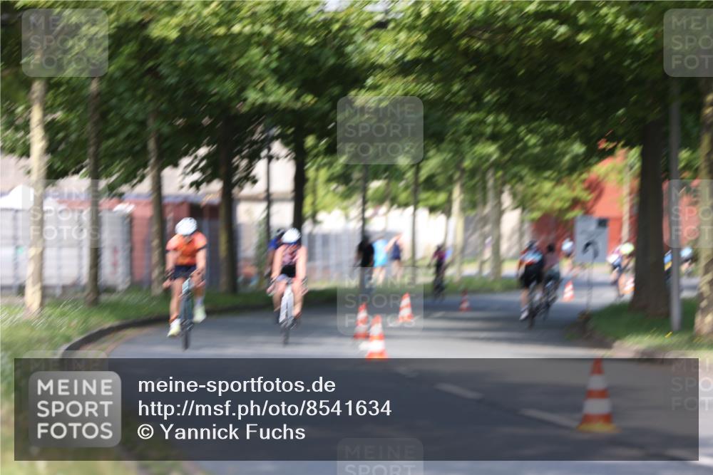 10.08.2025 - GEWOBA Citytriathlon Bremen Yannick Fuchs http://msf.ph/oto/8541634 10.08.2025 10:37:48 Radfahren 33, 49, 69, 75, 123, 219, 375, 402, 458, 474, 485, 501 meine-sportfotos.de