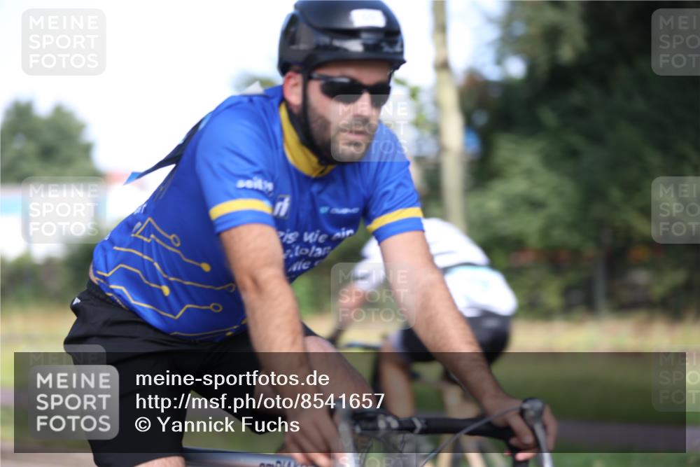 10.08.2025 - GEWOBA Citytriathlon Bremen Yannick Fuchs http://msf.ph/oto/8541657 10.08.2025 10:37:56 Radfahren 69, 375, 402, 458, 474, 501 meine-sportfotos.de
