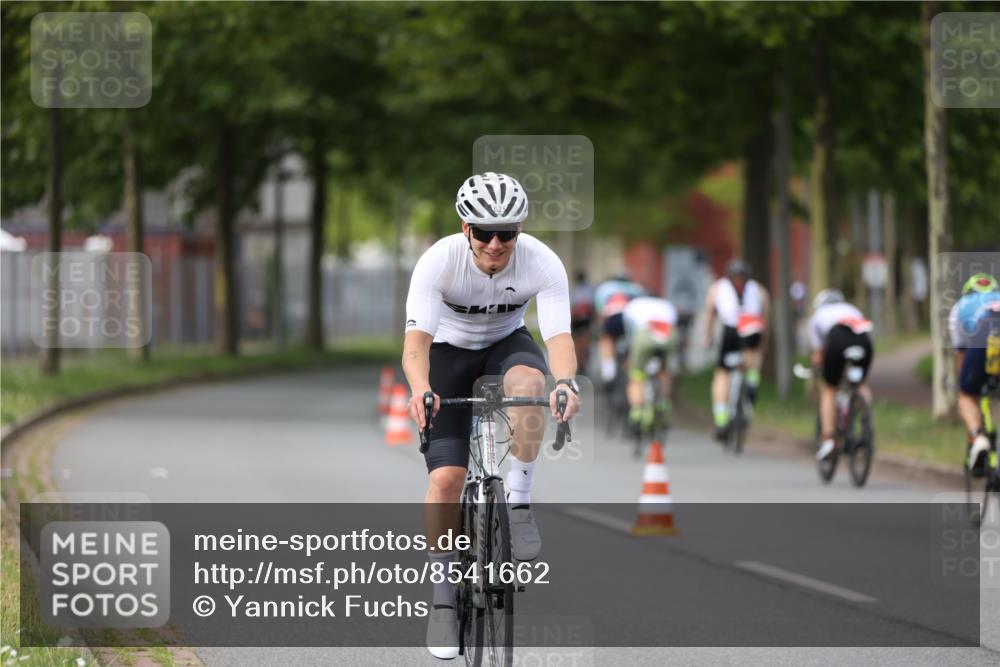 10.08.2025 - GEWOBA Citytriathlon Bremen Yannick Fuchs http://msf.ph/oto/8541662 10.08.2025 12:46:22 Radfahren 625, 948, 1011 meine-sportfotos.de