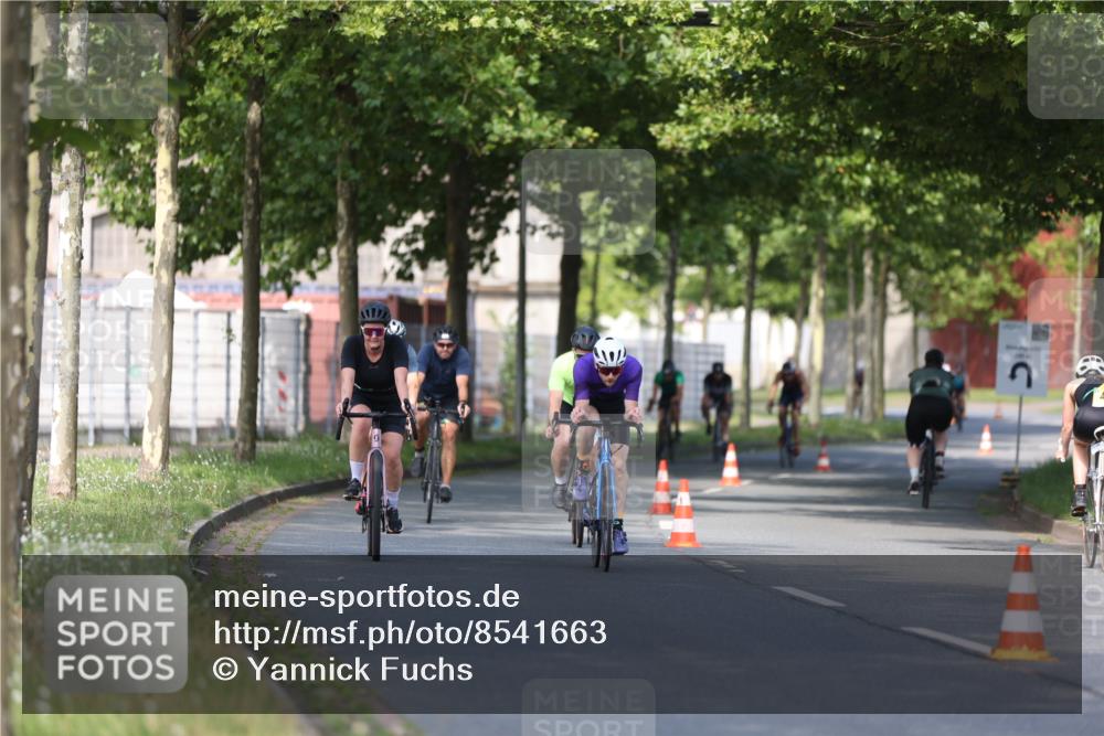 10.08.2025 - GEWOBA Citytriathlon Bremen Yannick Fuchs http://msf.ph/oto/8541663 10.08.2025 10:38:15 Radfahren 5, 19, 93, 101, 207, 247, 391, 463, 482 meine-sportfotos.de