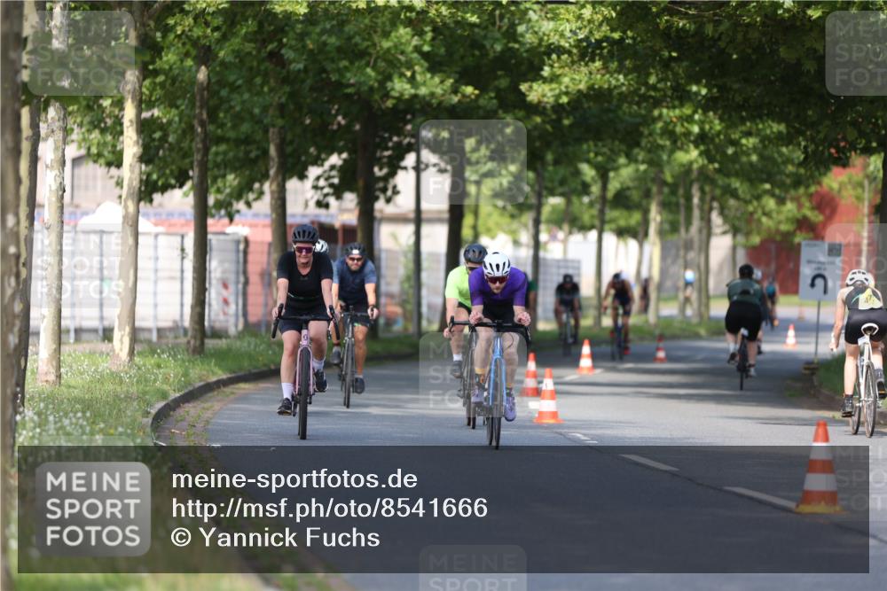 10.08.2025 - GEWOBA Citytriathlon Bremen Yannick Fuchs http://msf.ph/oto/8541666 10.08.2025 10:38:15 Radfahren 5, 19, 93, 101, 207, 247, 391, 463, 482 meine-sportfotos.de