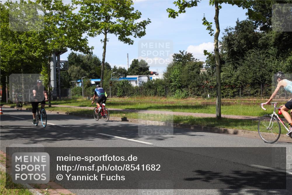 10.08.2025 - GEWOBA Citytriathlon Bremen Yannick Fuchs http://msf.ph/oto/8541682 10.08.2025 14:30:00 Radfahren 42, 95, 112, 183, 275, 315, 327, 337, 429, 454, 468 meine-sportfotos.de