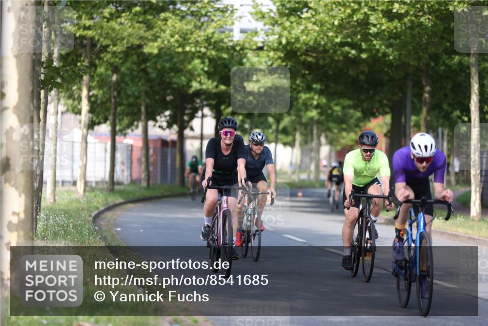 10.08.2025 - GEWOBA Citytriathlon Bremen Yannick Fuchs http://msf.ph/oto/8541685 10.08.2025 10:38:17 Radfahren 5, 19, 93, 101, 207, 247, 391, 463, 482 meine-sportfotos.de