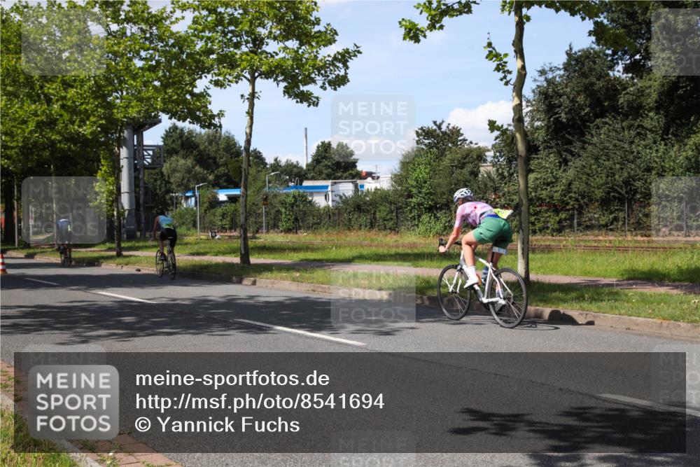 10.08.2025 - GEWOBA Citytriathlon Bremen Yannick Fuchs http://msf.ph/oto/8541694 10.08.2025 14:30:02 Radfahren 42, 95, 112, 183, 275, 315, 327, 337, 400, 402, 429, 454, 468 meine-sportfotos.de