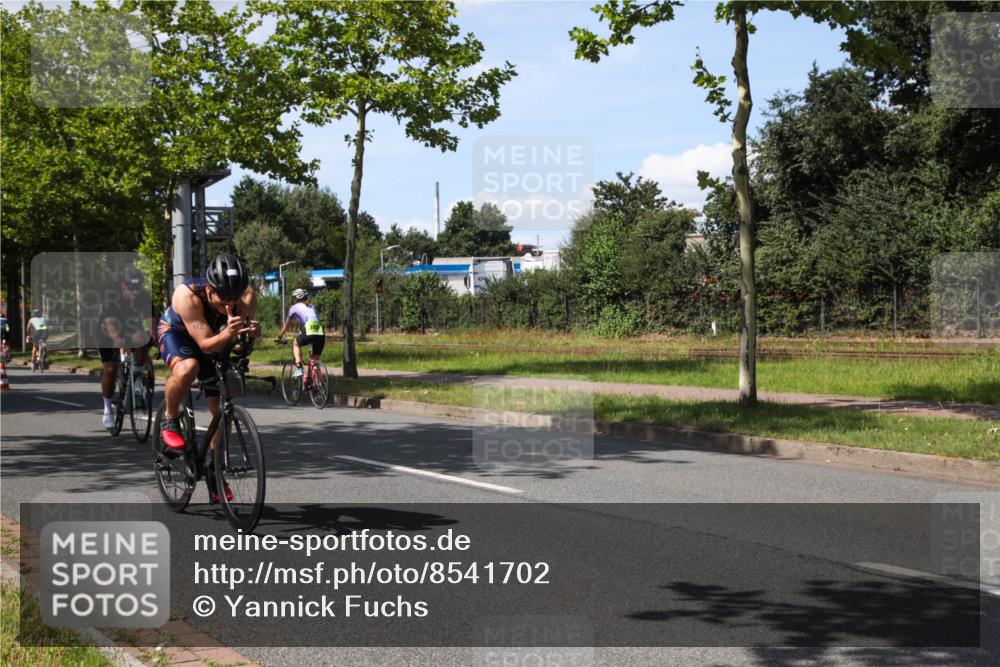 10.08.2025 - GEWOBA Citytriathlon Bremen Yannick Fuchs http://msf.ph/oto/8541702 10.08.2025 14:30:04 Radfahren 42, 95, 112, 183, 275, 315, 327, 337, 400, 402, 429, 454 meine-sportfotos.de