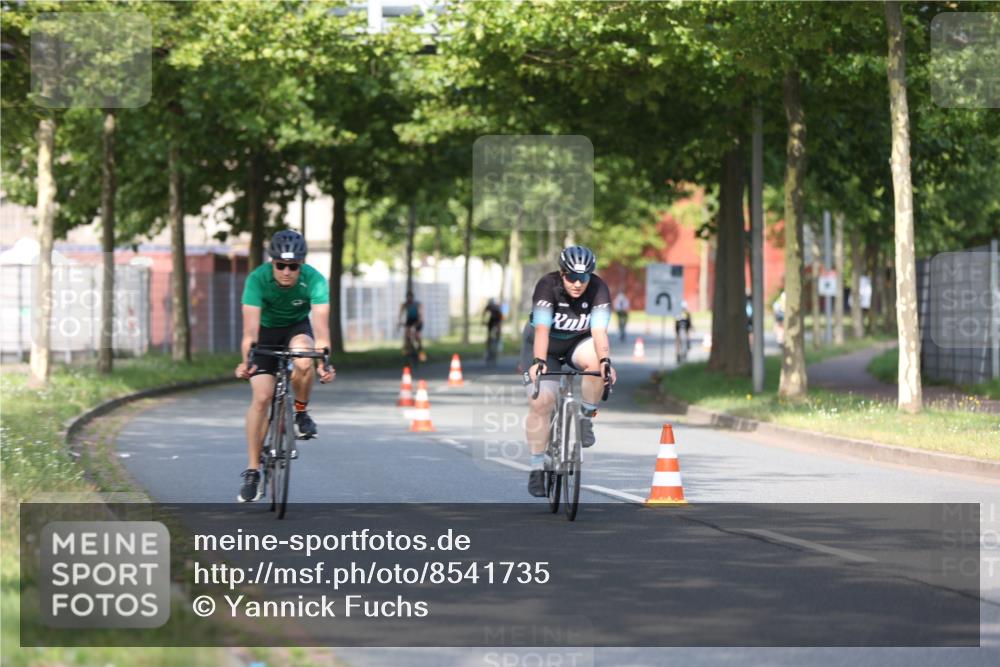 10.08.2025 - GEWOBA Citytriathlon Bremen Yannick Fuchs http://msf.ph/oto/8541735 10.08.2025 10:38:22 Radfahren 5, 19, 93, 101, 207, 211, 247, 391, 463, 475, 482 meine-sportfotos.de