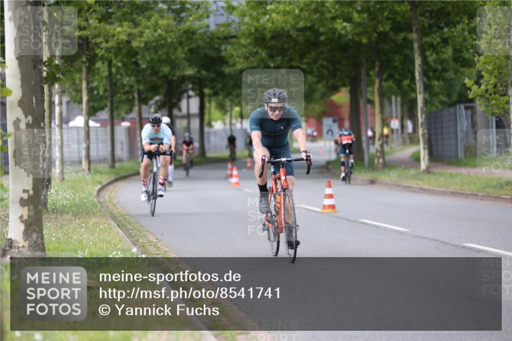 10.08.2025 - GEWOBA Citytriathlon Bremen Yannick Fuchs http://msf.ph/oto/8541741 10.08.2025 12:46:41 Radfahren 576, 605, 799, 823, 903, 918, 962, 1007, 1020 meine-sportfotos.de