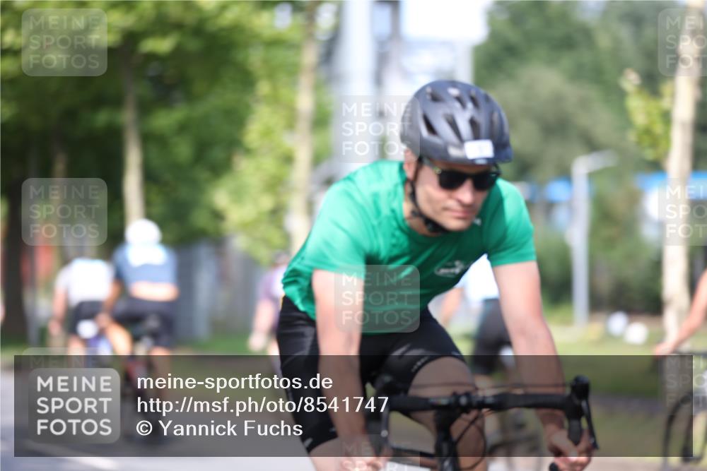 10.08.2025 - GEWOBA Citytriathlon Bremen Yannick Fuchs http://msf.ph/oto/8541747 10.08.2025 10:38:24 Radfahren 5, 19, 93, 101, 207, 211, 247, 391, 463, 475, 482, 513 meine-sportfotos.de