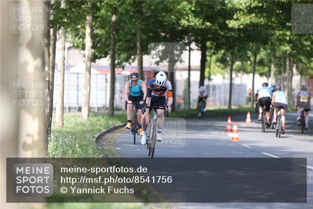 10.08.2025 - GEWOBA Citytriathlon Bremen Yannick Fuchs http://msf.ph/oto/8541756 10.08.2025 10:38:29 Radfahren 5, 19, 93, 101, 163, 207, 211, 247, 391, 463, 475, 513 meine-sportfotos.de