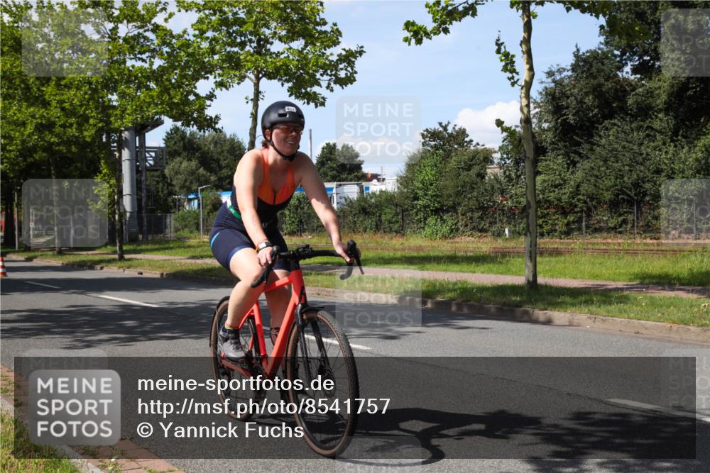 10.08.2025 - GEWOBA Citytriathlon Bremen Yannick Fuchs http://msf.ph/oto/8541757 10.08.2025 14:30:11 Radfahren 42, 66, 95, 112, 148, 149, 315, 337, 361, 374, 400, 402, 410, 429, 454 meine-sportfotos.de