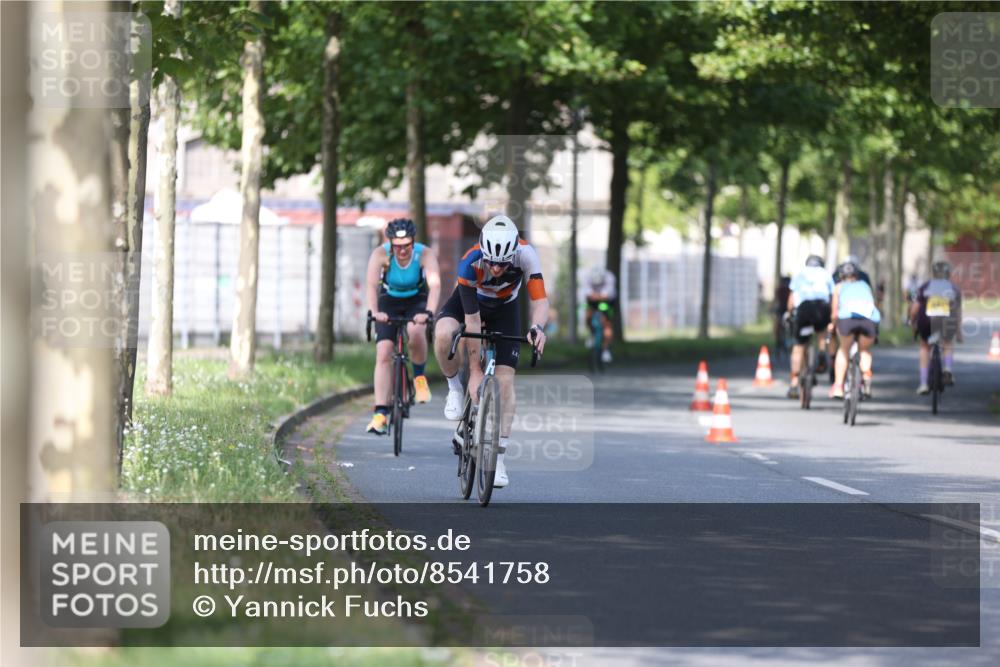 10.08.2025 - GEWOBA Citytriathlon Bremen Yannick Fuchs http://msf.ph/oto/8541758 10.08.2025 10:38:29 Radfahren 5, 19, 93, 101, 163, 207, 211, 247, 391, 463, 475, 513 meine-sportfotos.de