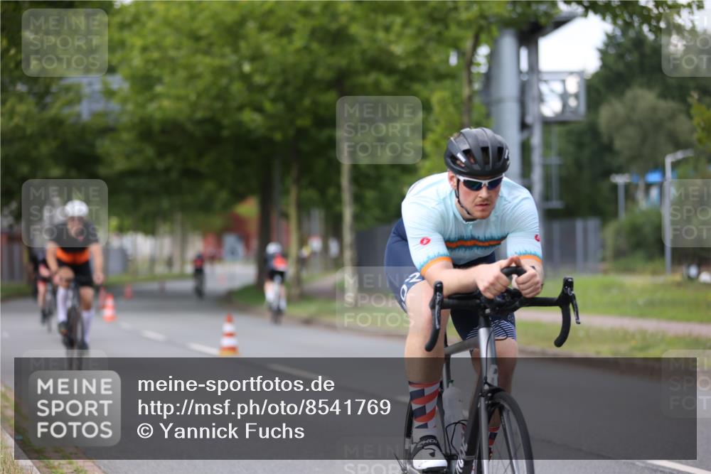 10.08.2025 - GEWOBA Citytriathlon Bremen Yannick Fuchs http://msf.ph/oto/8541769 10.08.2025 12:46:43 Radfahren 576, 605, 799, 823, 903, 918, 962, 1007, 1020 meine-sportfotos.de
