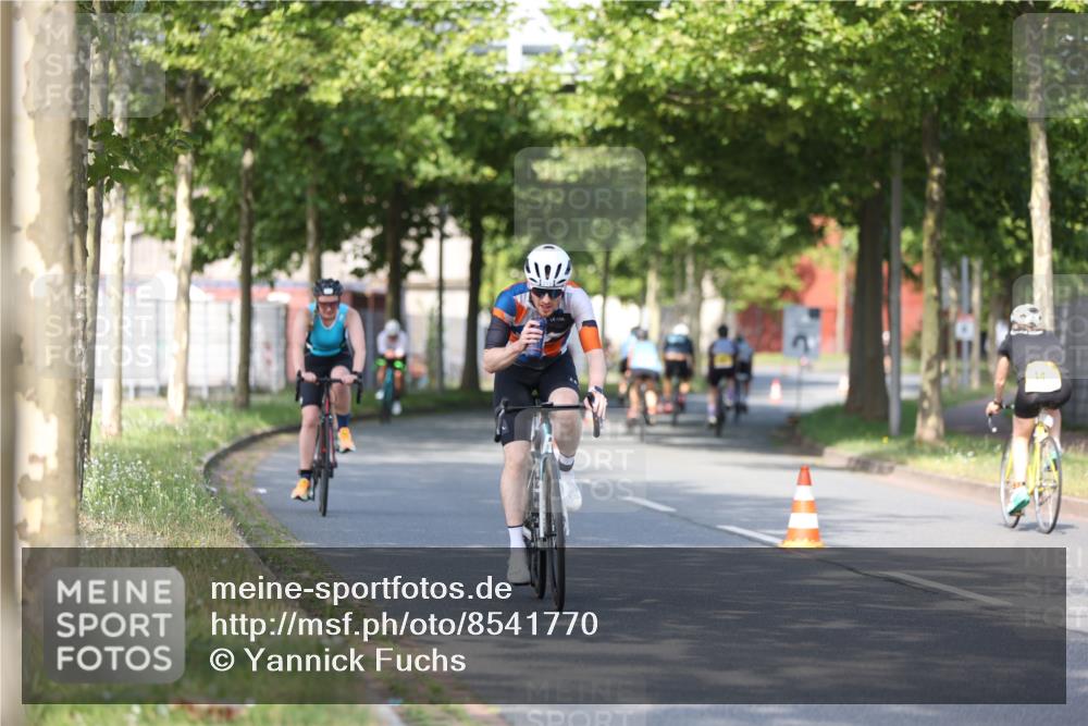 10.08.2025 - GEWOBA Citytriathlon Bremen Yannick Fuchs http://msf.ph/oto/8541770 10.08.2025 10:38:30 Radfahren 5, 19, 93, 101, 163, 207, 211, 247, 391, 463, 475, 513 meine-sportfotos.de