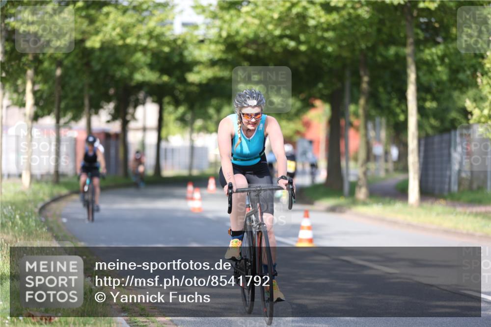 10.08.2025 - GEWOBA Citytriathlon Bremen Yannick Fuchs http://msf.ph/oto/8541792 10.08.2025 10:38:32 Radfahren 5, 19, 63, 93, 101, 163, 211, 391, 463, 475, 513 meine-sportfotos.de