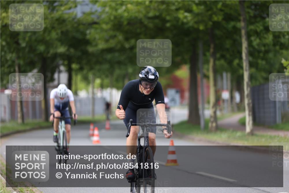 10.08.2025 - GEWOBA Citytriathlon Bremen Yannick Fuchs http://msf.ph/oto/8541816 10.08.2025 12:46:48 Radfahren 576, 605, 799, 823, 903, 918, 962, 968, 1007, 1020 meine-sportfotos.de