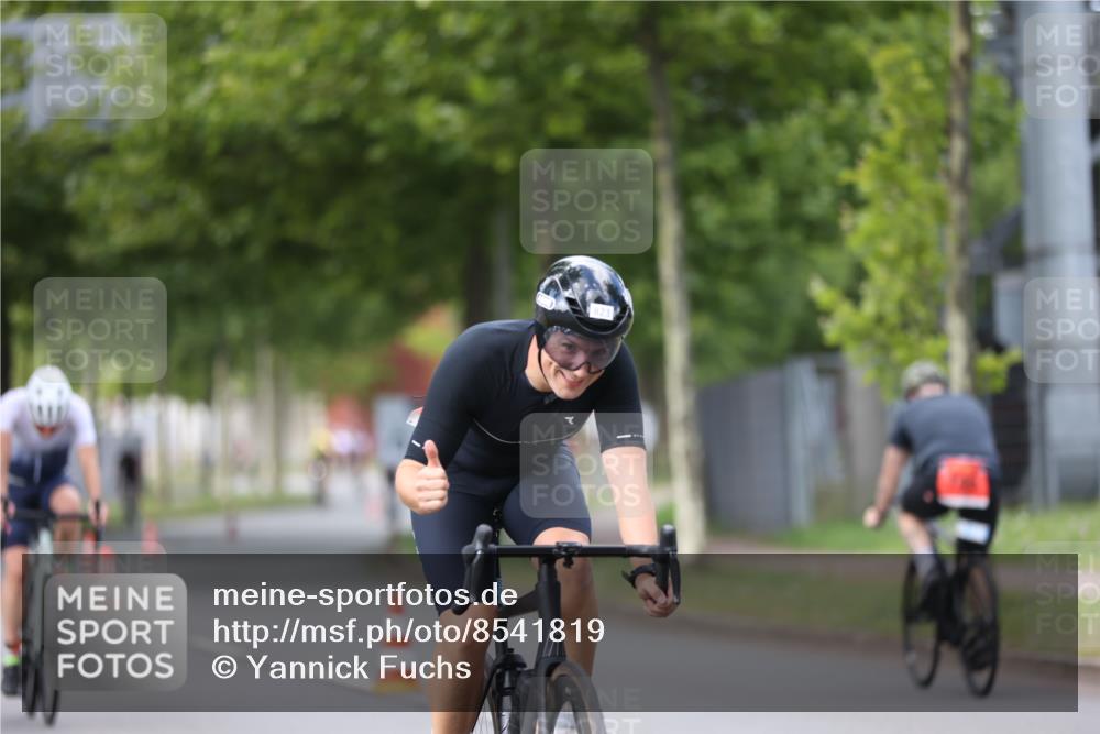 10.08.2025 - GEWOBA Citytriathlon Bremen Yannick Fuchs http://msf.ph/oto/8541819 10.08.2025 12:46:49 Radfahren 576, 605, 760, 799, 823, 903, 918, 962, 968, 1007, 1020 meine-sportfotos.de