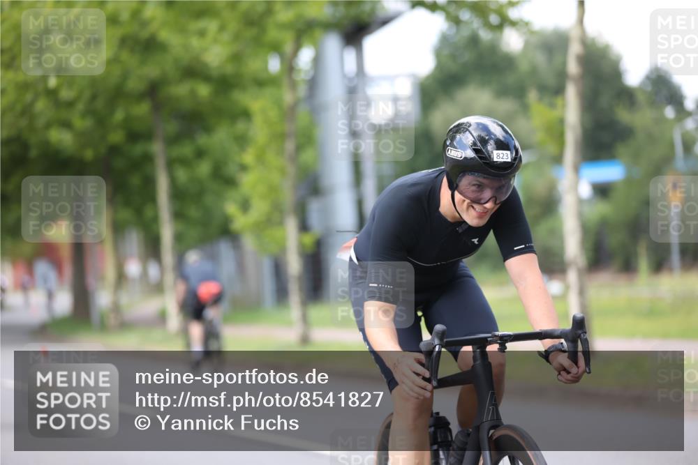 10.08.2025 - GEWOBA Citytriathlon Bremen Yannick Fuchs http://msf.ph/oto/8541827 10.08.2025 12:46:49 Radfahren 576, 605, 760, 799, 823, 903, 918, 962, 968, 1007, 1020 meine-sportfotos.de