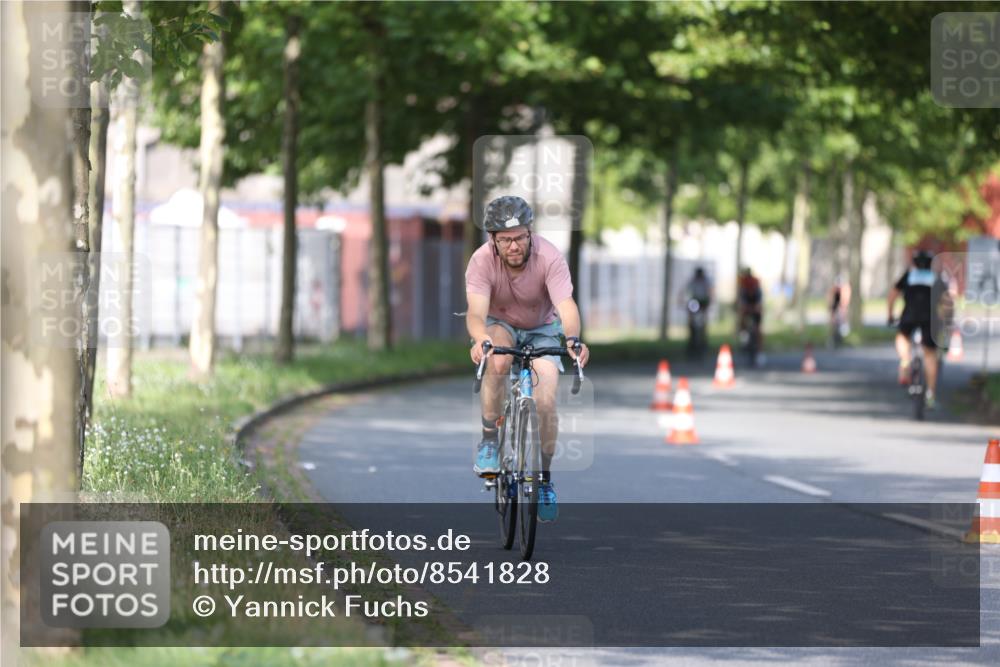 10.08.2025 - GEWOBA Citytriathlon Bremen Yannick Fuchs http://msf.ph/oto/8541828 10.08.2025 10:38:37 Radfahren 31, 63, 119, 163, 211, 391, 429, 443, 463, 475, 506, 513 meine-sportfotos.de