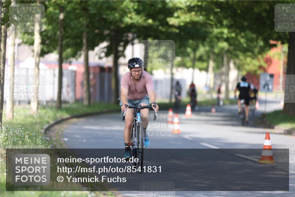10.08.2025 - GEWOBA Citytriathlon Bremen Yannick Fuchs http://msf.ph/oto/8541831 10.08.2025 10:38:38 Radfahren 31, 63, 119, 163, 211, 429, 443, 463, 475, 506, 513 meine-sportfotos.de