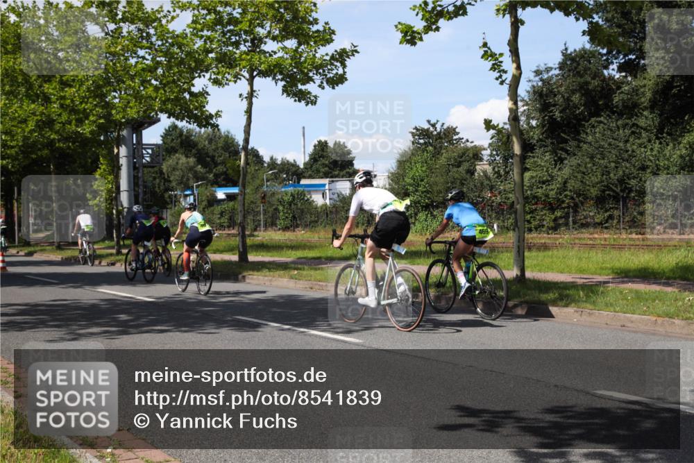 10.08.2025 - GEWOBA Citytriathlon Bremen Yannick Fuchs http://msf.ph/oto/8541839 10.08.2025 14:30:23 Radfahren 8, 33, 66, 148, 149, 329, 338, 347, 361, 374, 400, 402, 410, 429, 492 meine-sportfotos.de