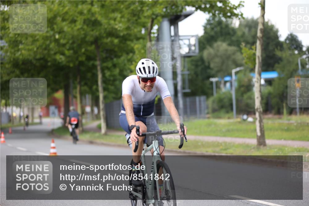 10.08.2025 - GEWOBA Citytriathlon Bremen Yannick Fuchs http://msf.ph/oto/8541842 10.08.2025 12:46:50 Radfahren 576, 583, 605, 760, 799, 823, 903, 918, 968, 1007, 1020 meine-sportfotos.de