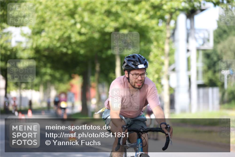 10.08.2025 - GEWOBA Citytriathlon Bremen Yannick Fuchs http://msf.ph/oto/8541851 10.08.2025 10:38:39 Radfahren 31, 63, 119, 163, 211, 429, 443, 463, 475, 506, 513 meine-sportfotos.de