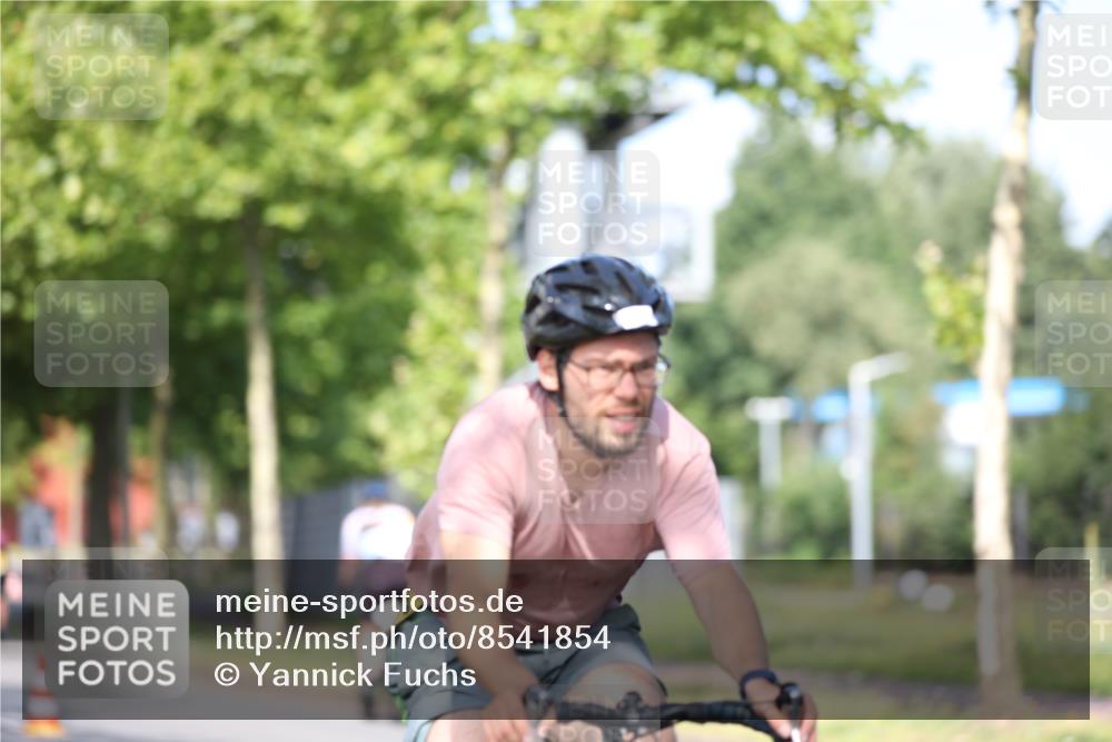 10.08.2025 - GEWOBA Citytriathlon Bremen Yannick Fuchs http://msf.ph/oto/8541854 10.08.2025 10:38:39 Radfahren 31, 63, 119, 163, 211, 429, 443, 463, 475, 506, 513 meine-sportfotos.de