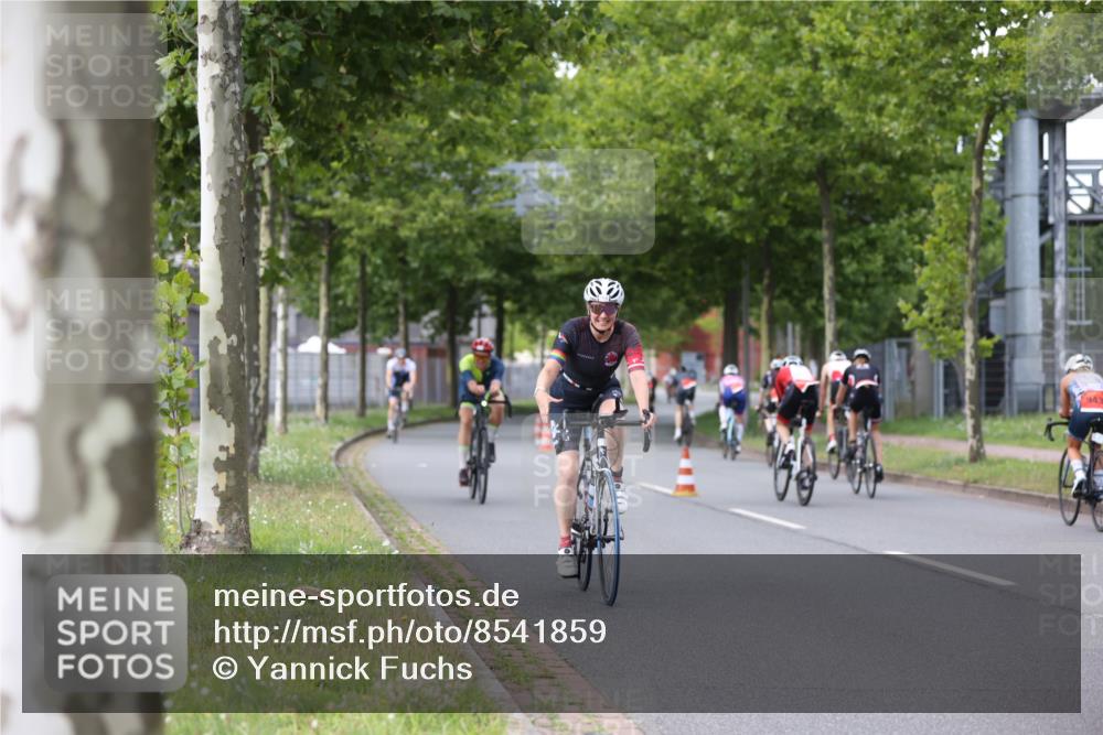 10.08.2025 - GEWOBA Citytriathlon Bremen Yannick Fuchs http://msf.ph/oto/8541859 10.08.2025 12:46:59 Radfahren 583, 622, 659, 733, 760, 769, 799, 823, 960, 968, 1020 meine-sportfotos.de