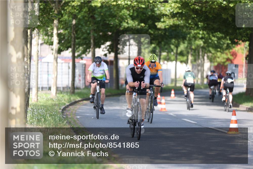 10.08.2025 - GEWOBA Citytriathlon Bremen Yannick Fuchs http://msf.ph/oto/8541865 10.08.2025 10:38:44 Radfahren 31, 63, 119, 163, 211, 429, 443, 475, 506, 513 meine-sportfotos.de
