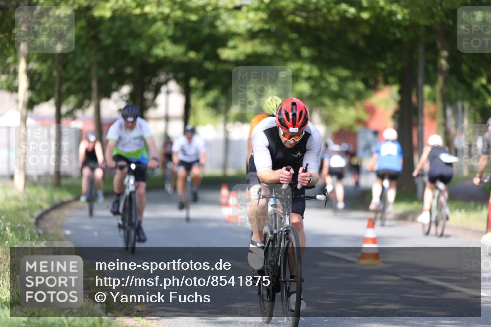 10.08.2025 - GEWOBA Citytriathlon Bremen Yannick Fuchs http://msf.ph/oto/8541875 10.08.2025 10:38:45 Radfahren 31, 63, 119, 163, 211, 429, 443, 506, 513 meine-sportfotos.de