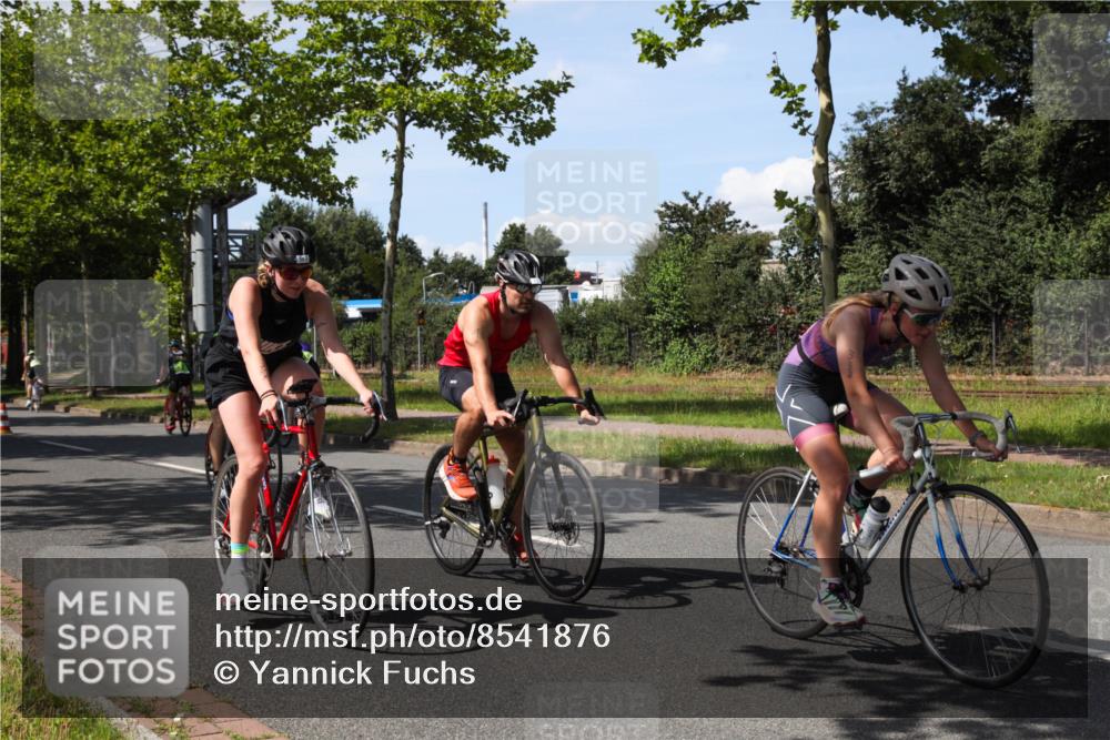 10.08.2025 - GEWOBA Citytriathlon Bremen Yannick Fuchs http://msf.ph/oto/8541876 10.08.2025 14:30:28 Radfahren 8, 33, 66, 107, 148, 149, 178, 328, 329, 338, 345, 347, 356, 361, 374, 381, 410, 461, 492 meine-sportfotos.de