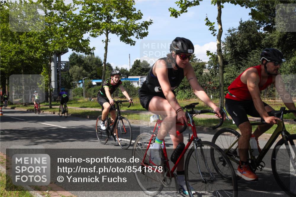 10.08.2025 - GEWOBA Citytriathlon Bremen Yannick Fuchs http://msf.ph/oto/8541878 10.08.2025 14:30:28 Radfahren 8, 33, 66, 107, 148, 149, 178, 328, 329, 338, 345, 347, 356, 361, 374, 381, 410, 461, 492 meine-sportfotos.de