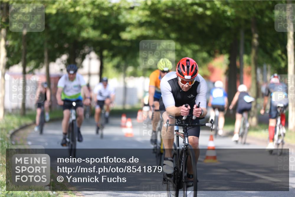 10.08.2025 - GEWOBA Citytriathlon Bremen Yannick Fuchs http://msf.ph/oto/8541879 10.08.2025 10:38:45 Radfahren 31, 63, 119, 163, 211, 429, 443, 506, 513 meine-sportfotos.de