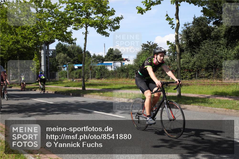 10.08.2025 - GEWOBA Citytriathlon Bremen Yannick Fuchs http://msf.ph/oto/8541880 10.08.2025 14:30:29 Radfahren 8, 33, 66, 107, 148, 149, 178, 328, 329, 338, 341, 345, 347, 356, 361, 374, 381, 409, 410, 461, 492 meine-sportfotos.de