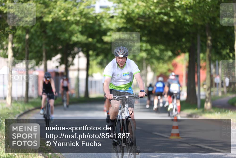10.08.2025 - GEWOBA Citytriathlon Bremen Yannick Fuchs http://msf.ph/oto/8541887 10.08.2025 10:38:47 Radfahren 31, 63, 119, 163, 417, 429, 443, 498, 506, 513 meine-sportfotos.de