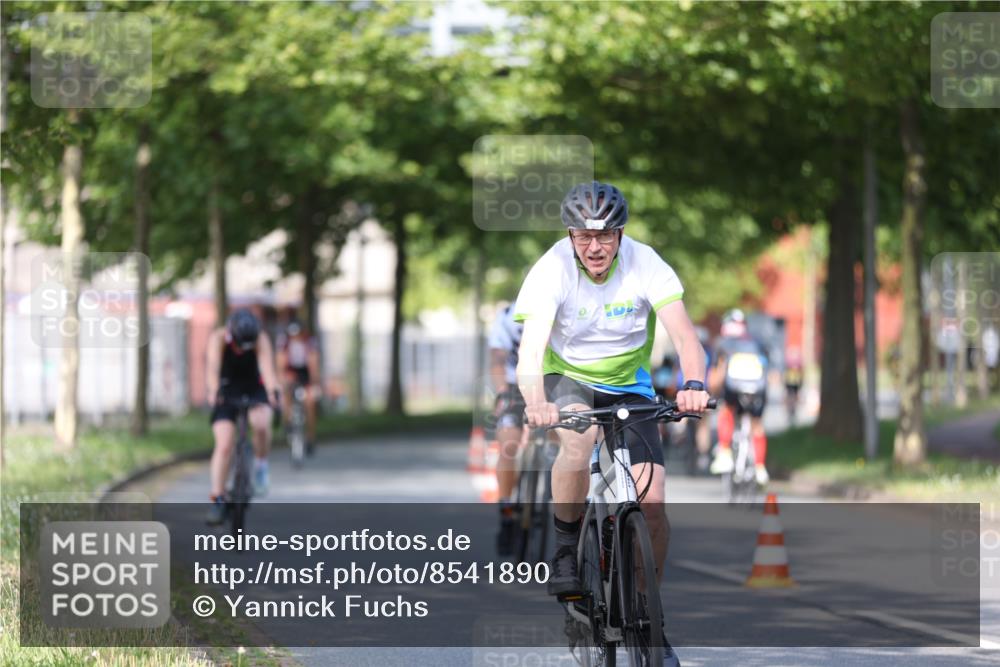 10.08.2025 - GEWOBA Citytriathlon Bremen Yannick Fuchs http://msf.ph/oto/8541890 10.08.2025 10:38:47 Radfahren 31, 63, 119, 163, 417, 429, 443, 498, 506, 513 meine-sportfotos.de