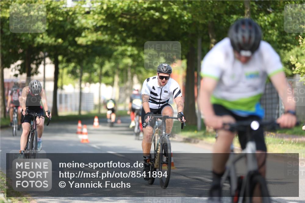 10.08.2025 - GEWOBA Citytriathlon Bremen Yannick Fuchs http://msf.ph/oto/8541894 10.08.2025 10:38:47 Radfahren 31, 63, 119, 163, 417, 429, 443, 498, 506, 513 meine-sportfotos.de
