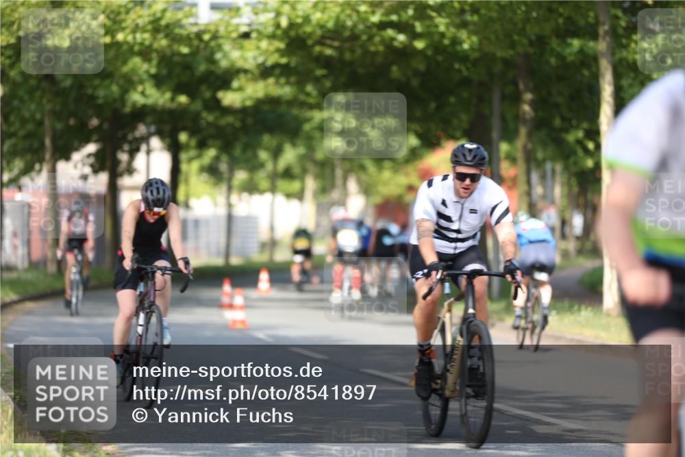 10.08.2025 - GEWOBA Citytriathlon Bremen Yannick Fuchs http://msf.ph/oto/8541897 10.08.2025 10:38:48 Radfahren 31, 63, 119, 163, 417, 429, 443, 498, 506, 513 meine-sportfotos.de
