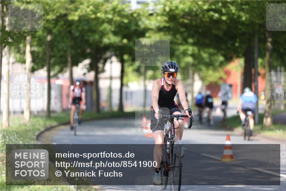 10.08.2025 - GEWOBA Citytriathlon Bremen Yannick Fuchs http://msf.ph/oto/8541900 10.08.2025 10:38:48 Radfahren 31, 63, 119, 163, 417, 429, 443, 498, 506, 513 meine-sportfotos.de