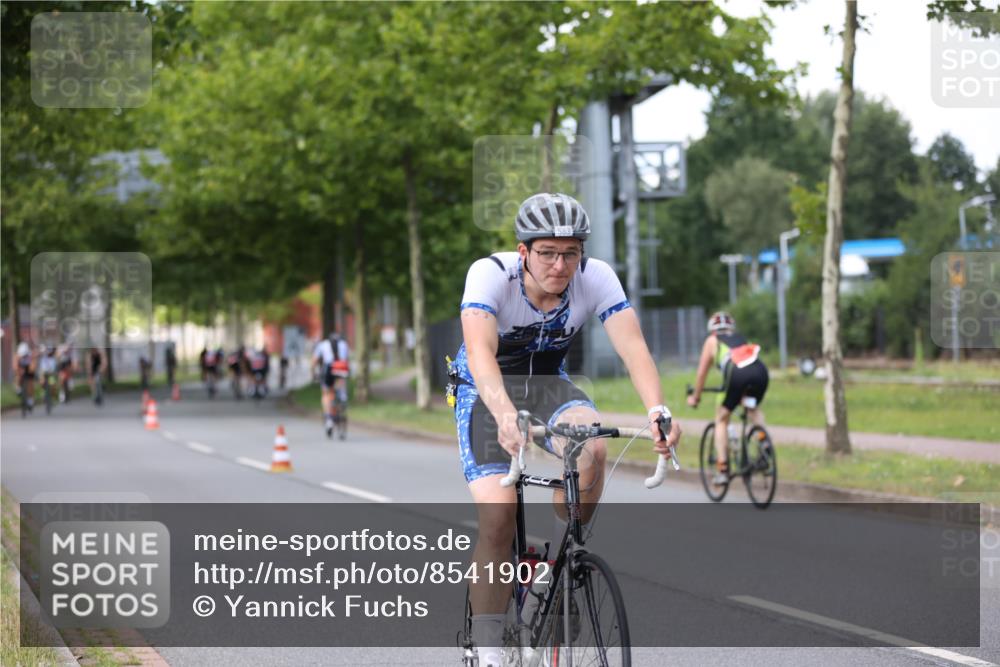 10.08.2025 - GEWOBA Citytriathlon Bremen Yannick Fuchs http://msf.ph/oto/8541902 10.08.2025 12:47:03 Radfahren 583, 622, 640, 659, 675, 733, 751, 760, 769, 799, 823, 875, 960, 968, 1013 meine-sportfotos.de