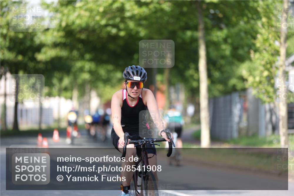 10.08.2025 - GEWOBA Citytriathlon Bremen Yannick Fuchs http://msf.ph/oto/8541908 10.08.2025 10:38:49 Radfahren 31, 63, 119, 163, 417, 429, 443, 498, 506, 513 meine-sportfotos.de
